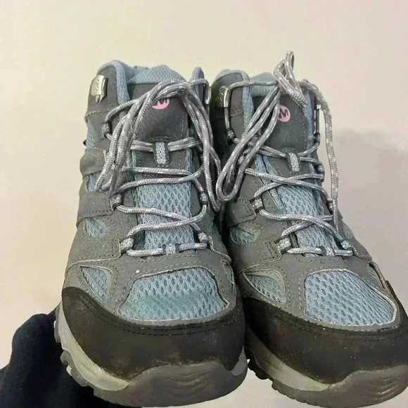Kids size 5.0M Merrell Moab hiking shoe/boot - Picture 2 of 6